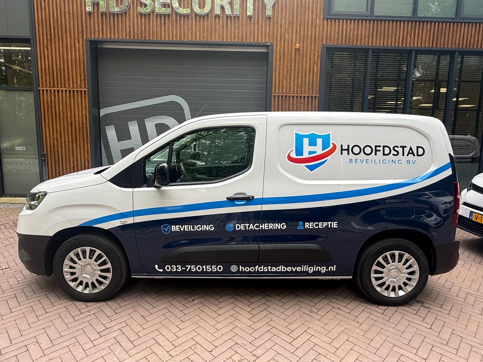 Bestelauto met full-color belettering voor Hoofdstad Beveiliging