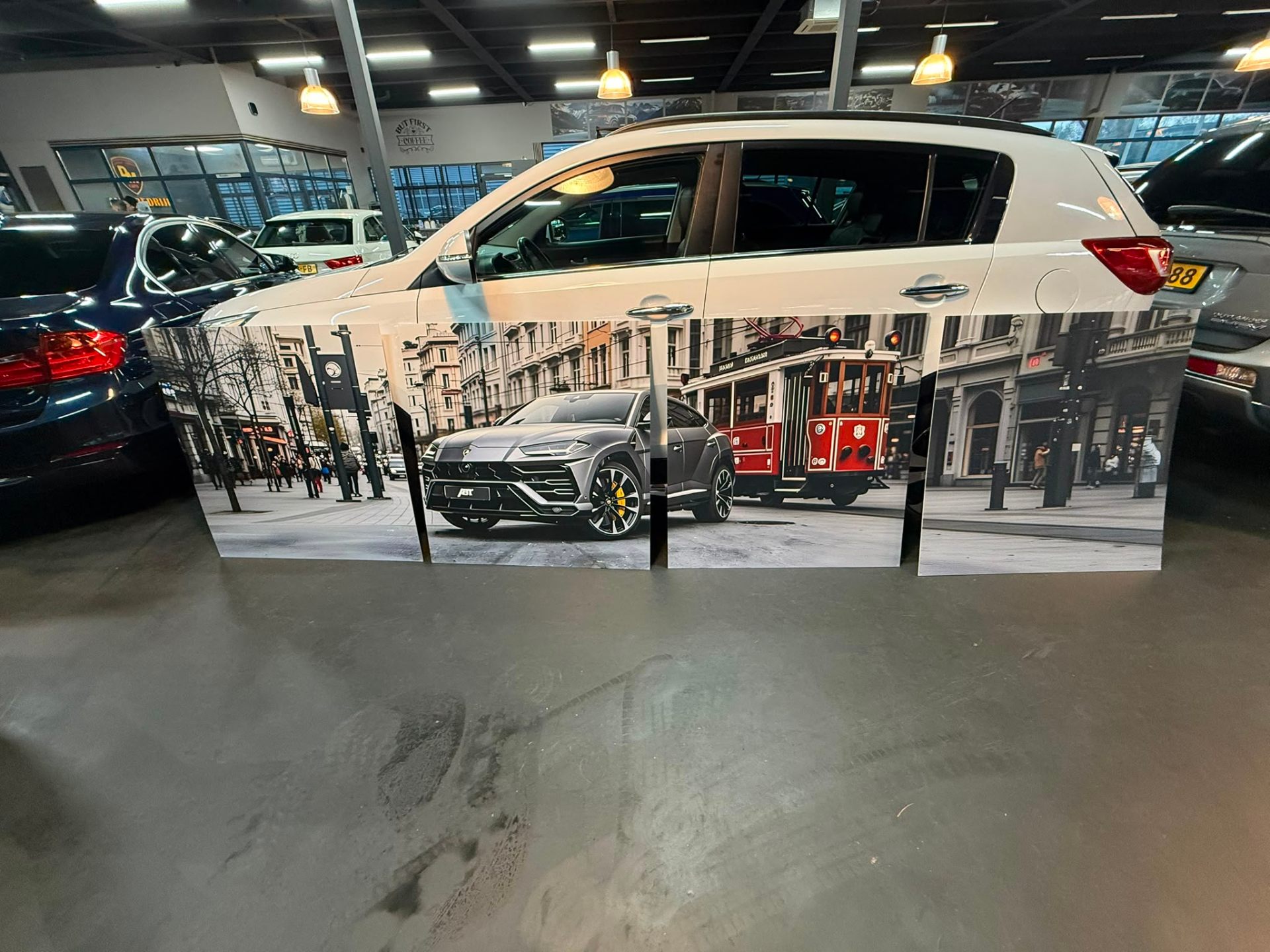 Grootformaat fotopanelen voor autoshowroom