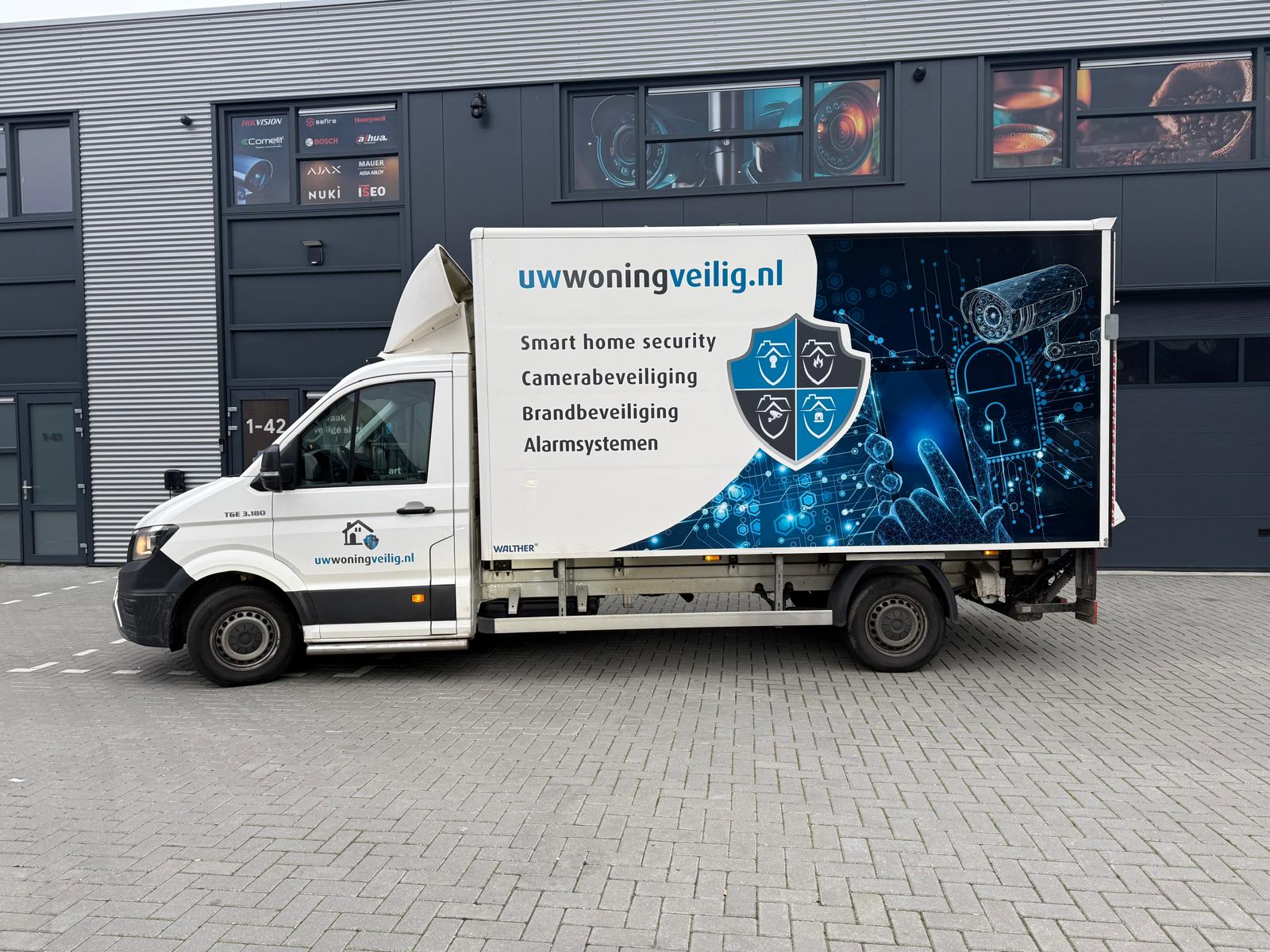Bakwagen met full-color zijvlak voor uwwoningveilig.nl